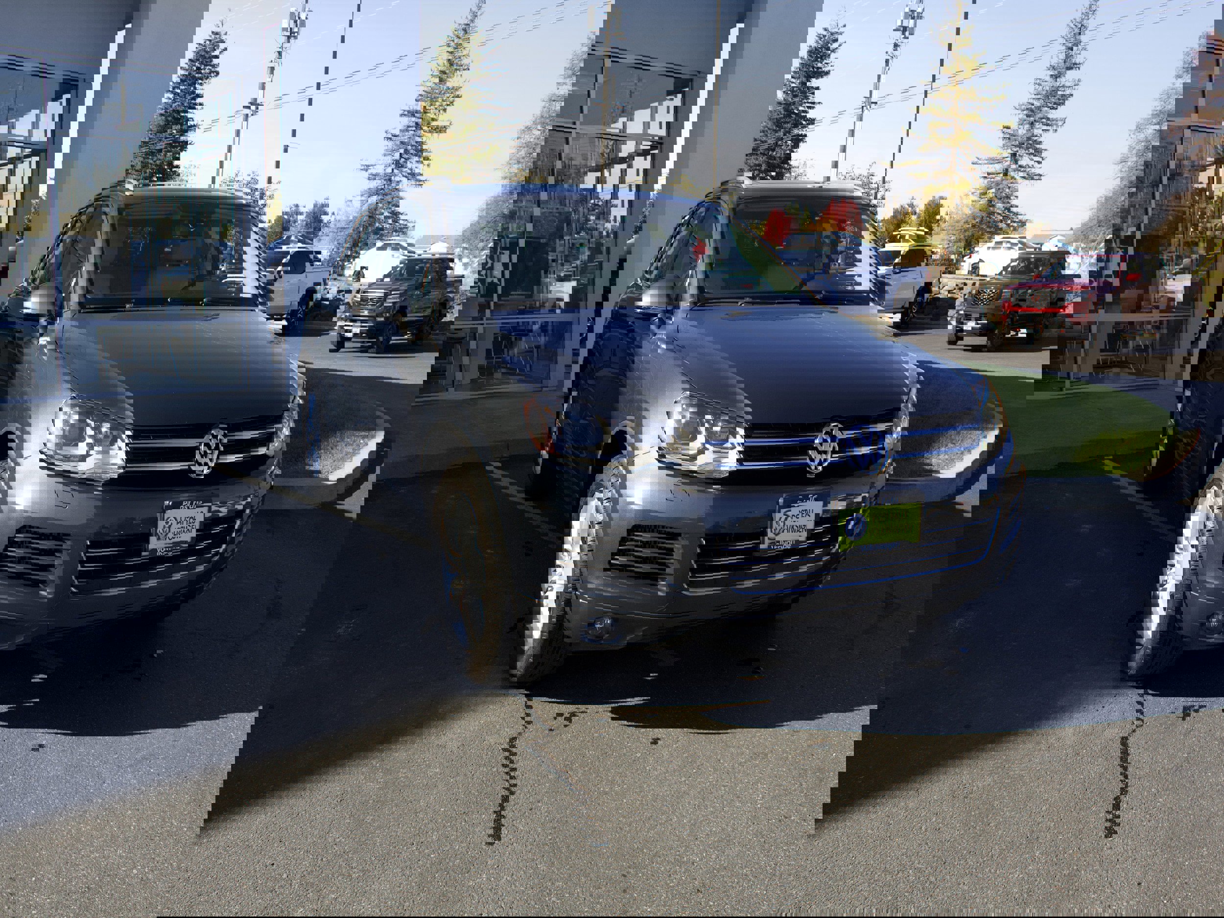 Used 2012 Volkswagen Touareg TDI image 3