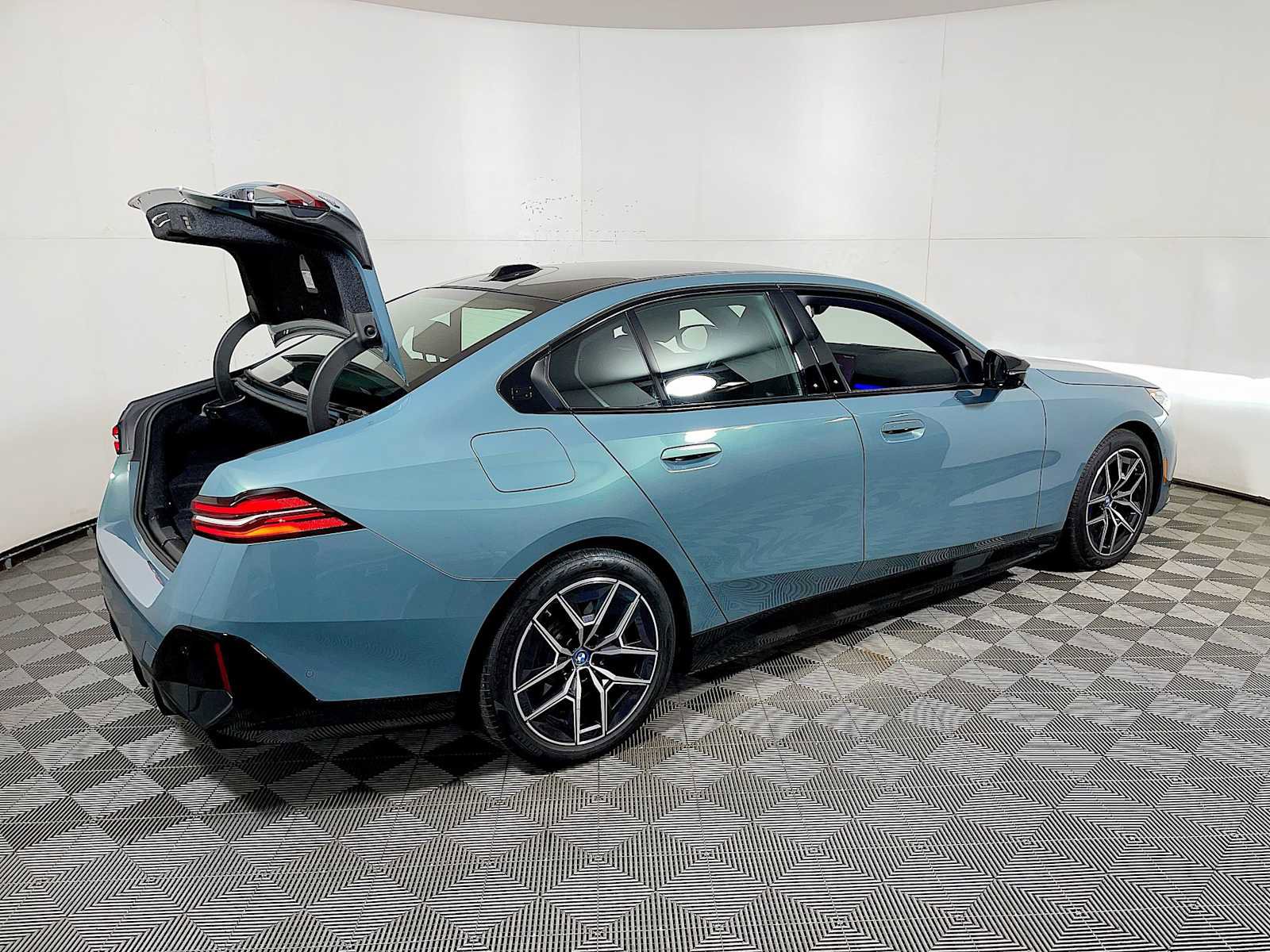 Used 2024 BMW i5 M60 w/ Premium Package image 23