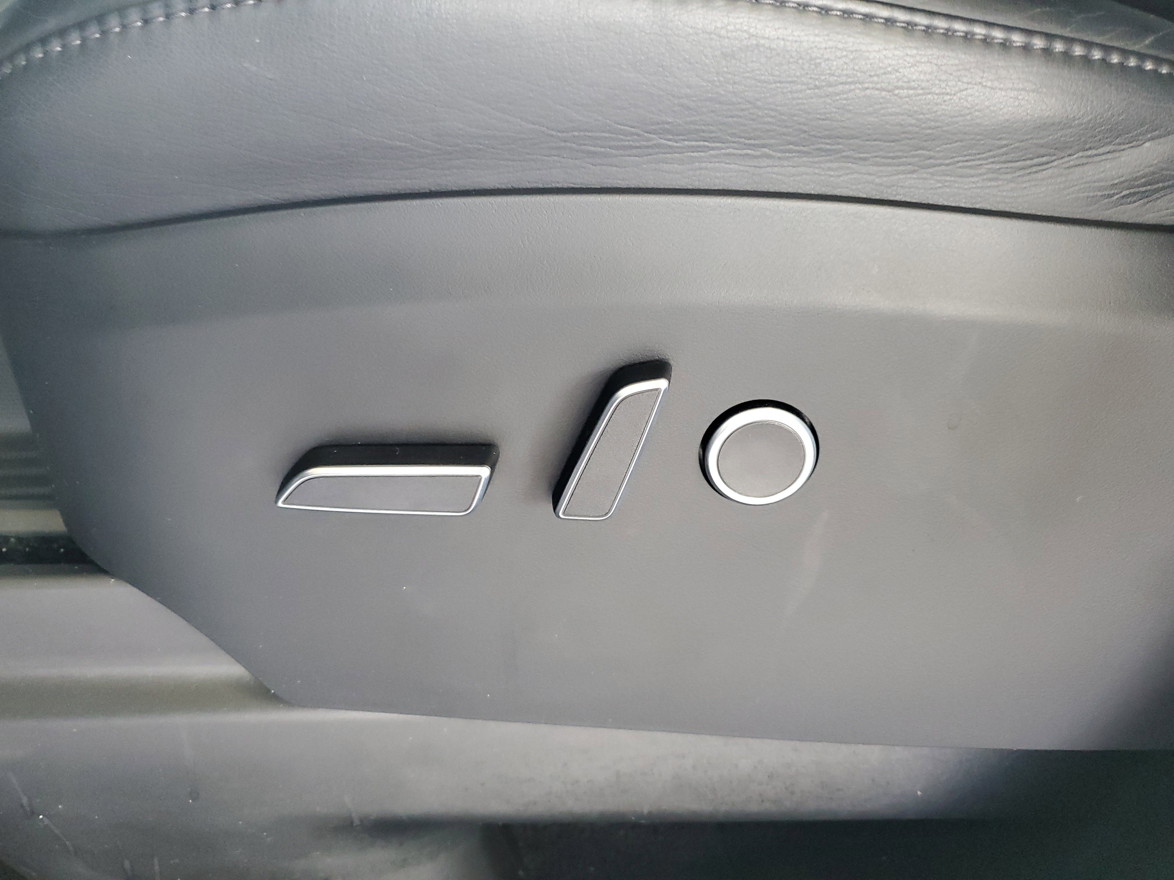 Used 2022 Tesla Model X image 19