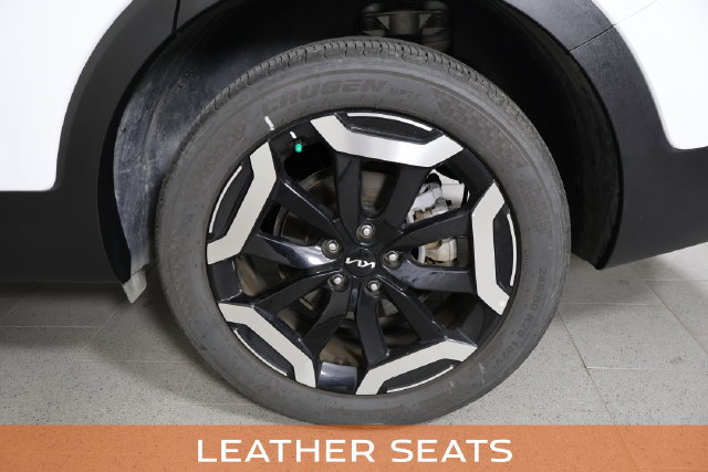 Used 2025 Kia Telluride S FWD image 11