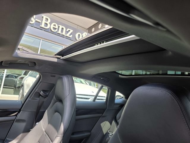 Used 2022 Porsche Panamera RWD image 13