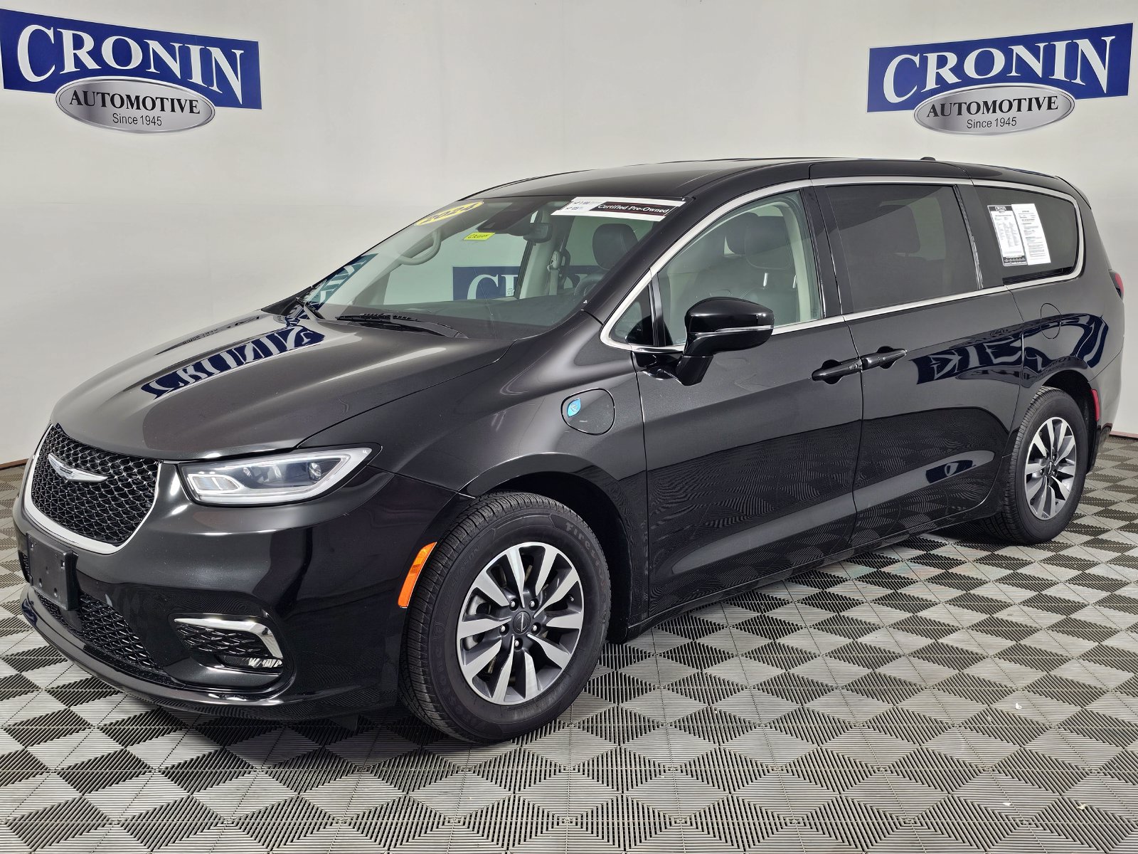 Used 2024 Chrysler Pacifica Limited FWD image 33