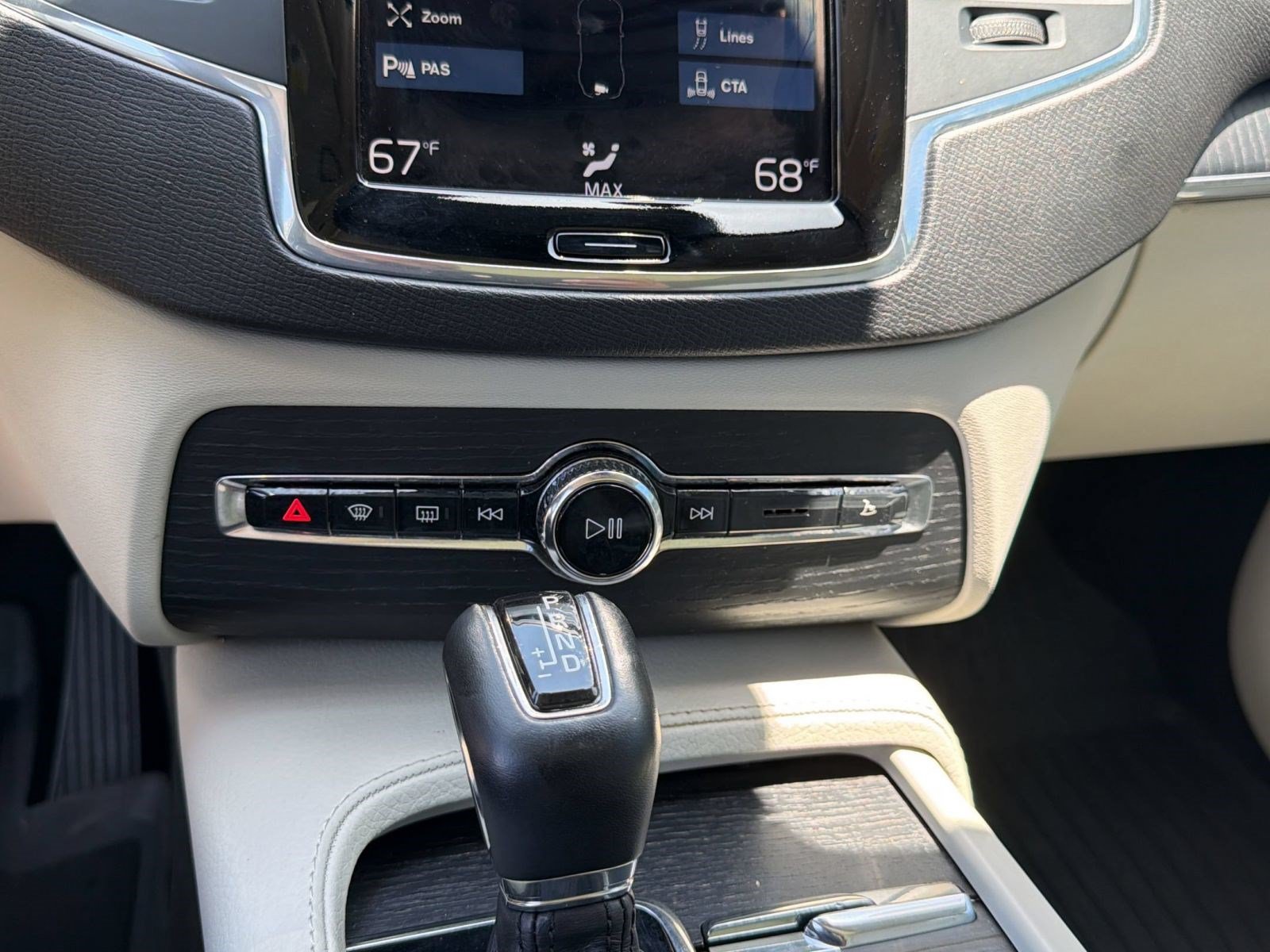 Used 2020 Volvo XC90 T5 Momentum w/ Protection Package Premier FWD image 17