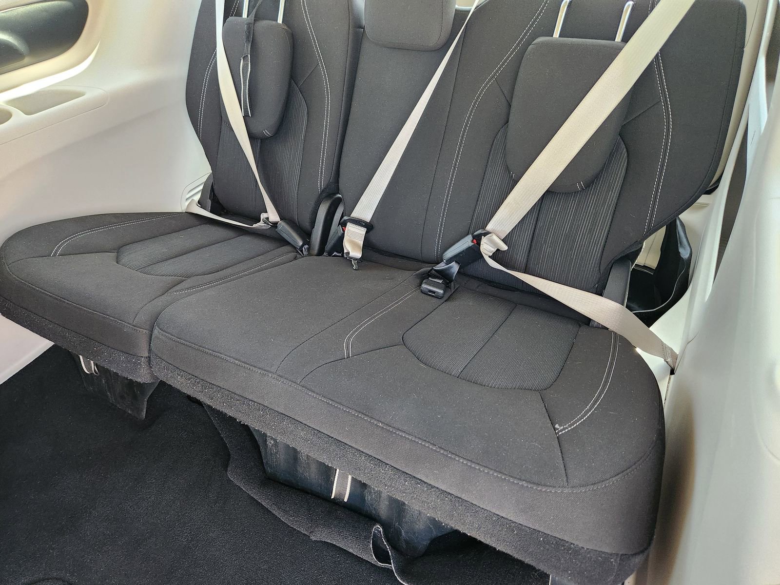 Used 2023 Chrysler Voyager LX image 39