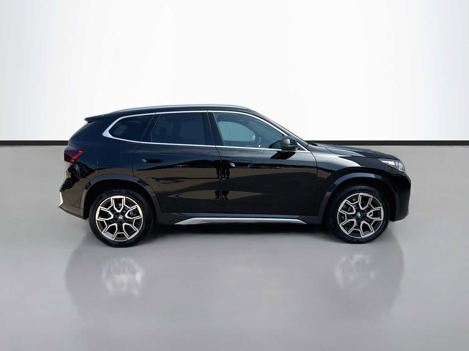 New 2027 BMW X1 xDrive28i AWD/4WD image 7