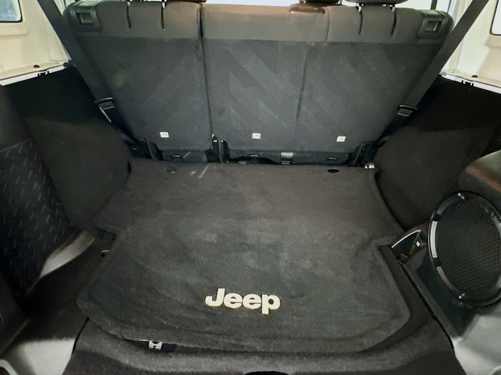 Used 2014 Jeep Wrangler Unlimited Sahara w/ Connectivity Group image 27