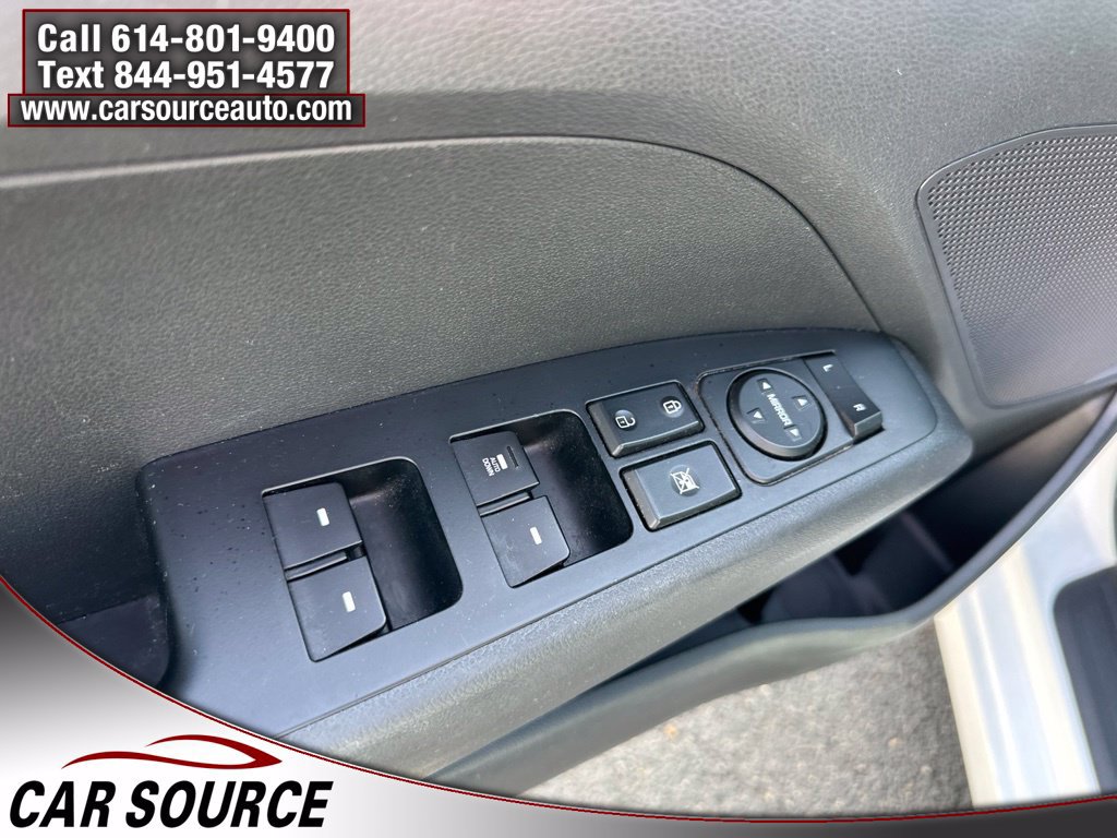 Used 2020 Hyundai Elantra SE w/ Cargo Package (C1) FWD image 17