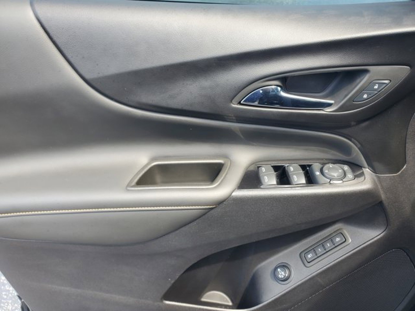 Used 2024 Chevrolet Equinox Premier AWD/4WD image 13