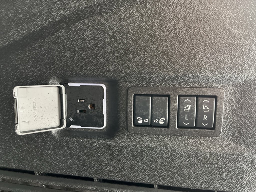 Used 2025 Chevrolet Suburban Premier image 10