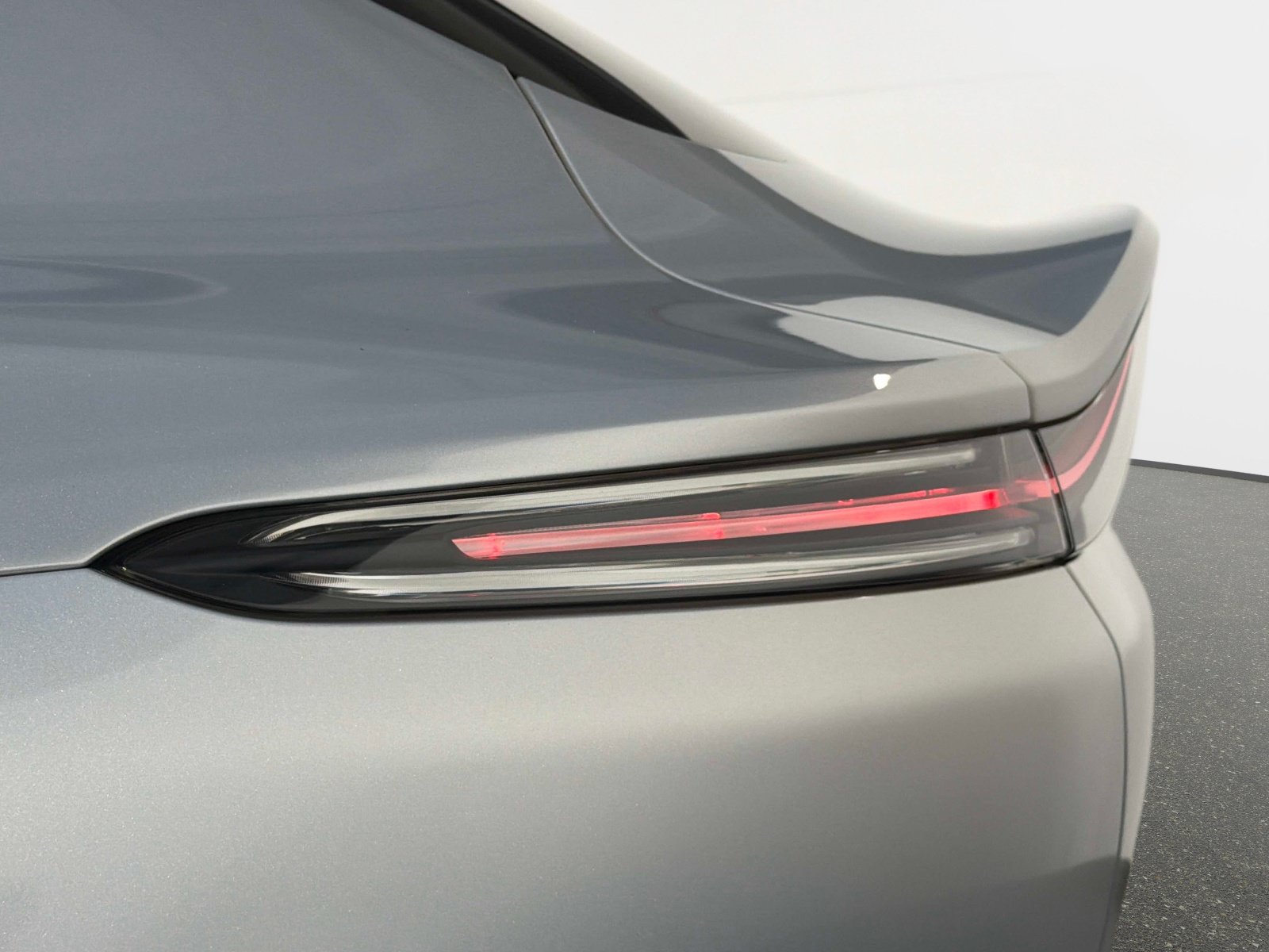 Used 2023 Aston Martin DBX AWD/4WD image 46