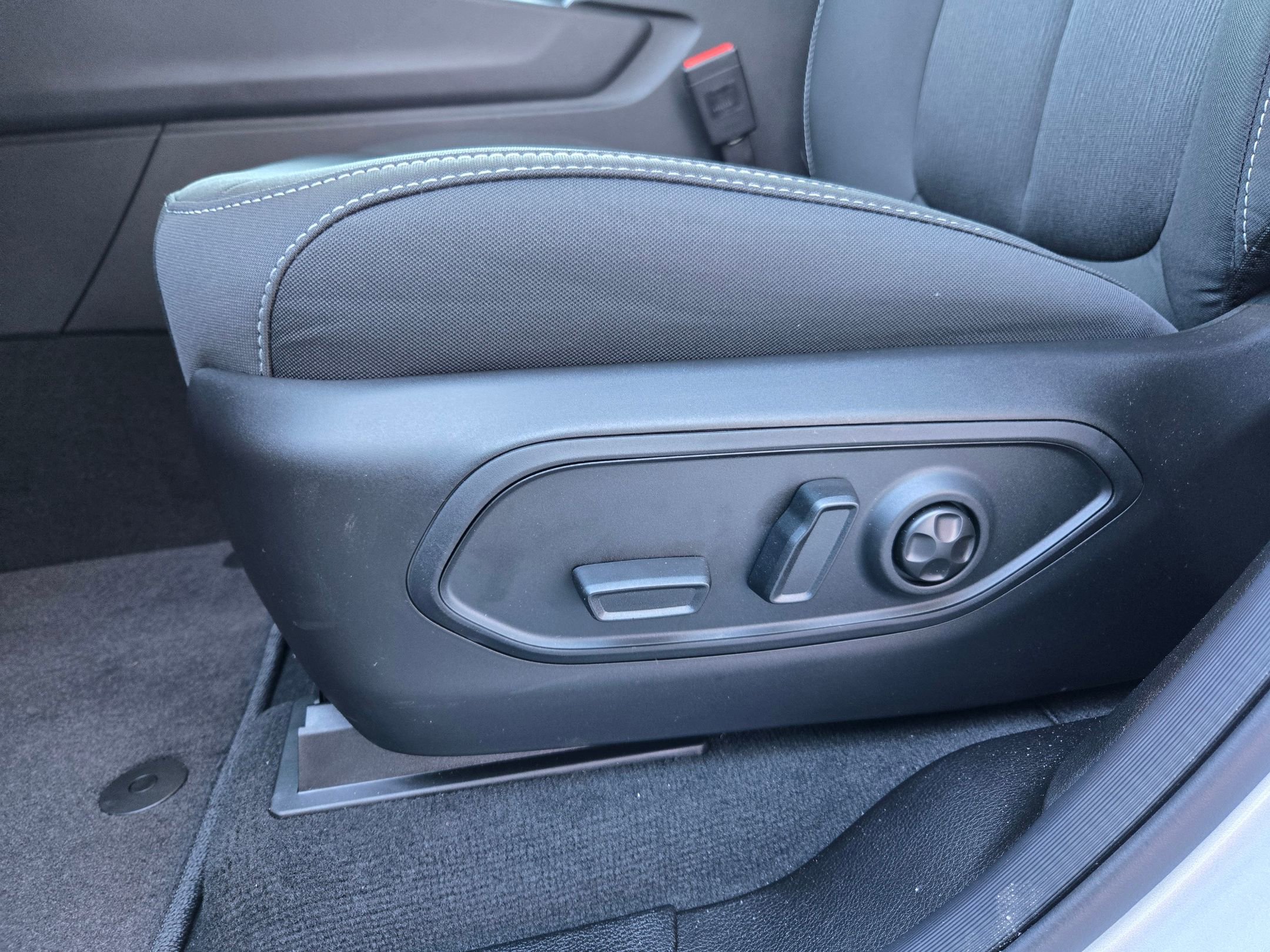 New 2025 Jeep Grand Cherokee Laredo image 20