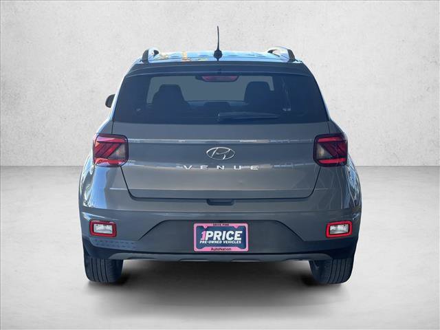 Used 2023 Hyundai Venue SEL FWD image 8