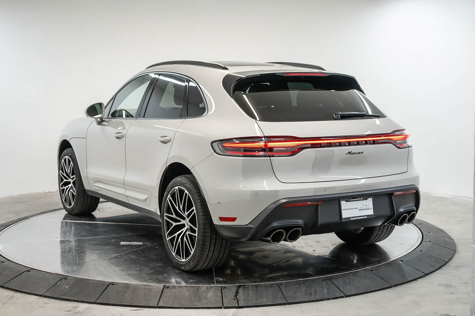 Certified 2026 Porsche Macan AWD/4WD image 3