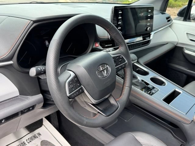 Used 2024 Toyota Sienna XSE FWD image 12