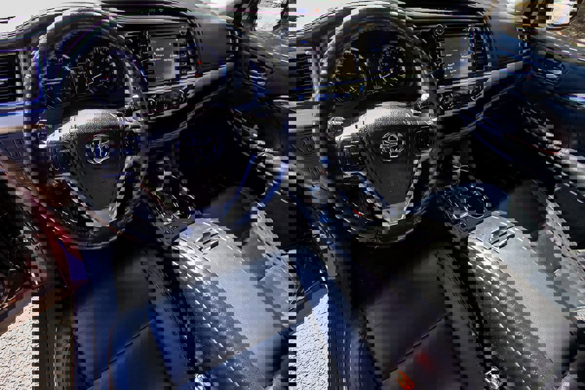 Used 2015 Toyota Highlander XLE image 11