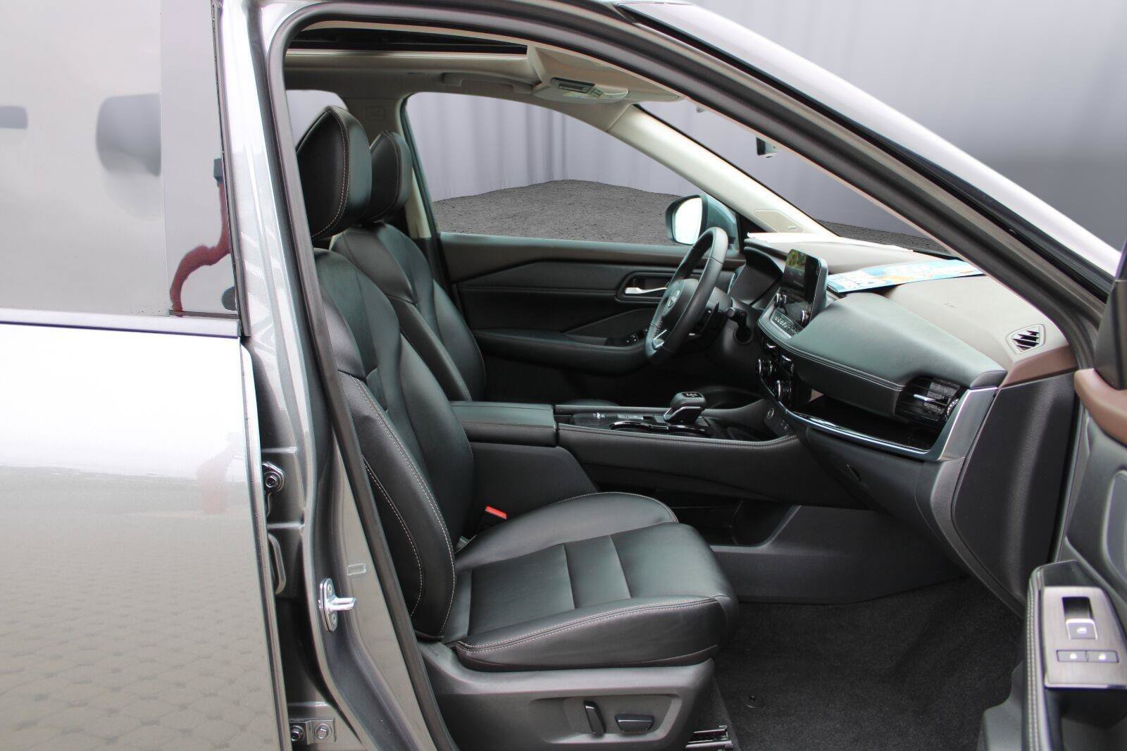 Used 2023 Nissan Rogue SL w/ SL Premium Package FWD image 41