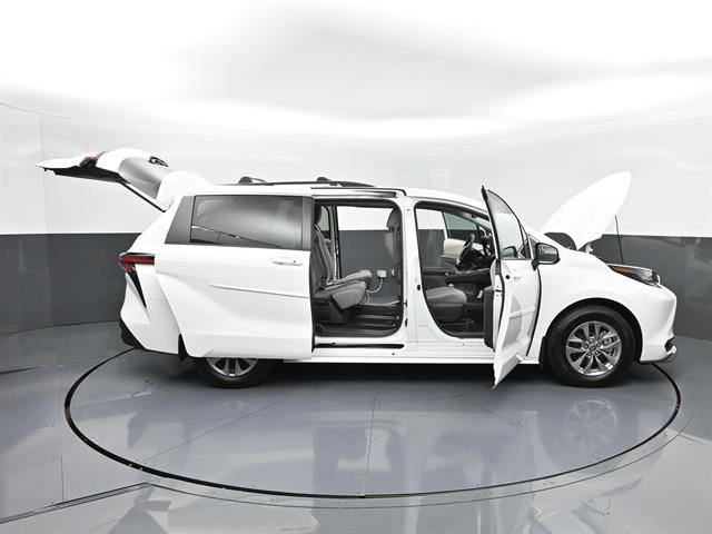 Certified 2022 Toyota Sienna LE FWD image 55