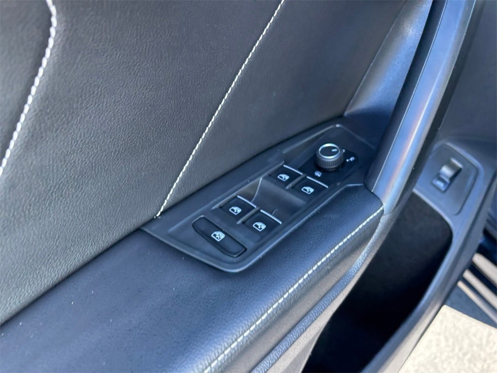 Used 2024 Volkswagen Tiguan SE image 23