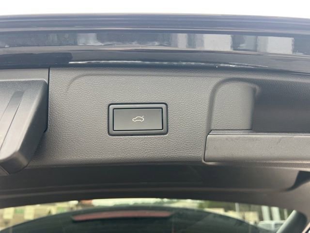 Certified 2025 Volkswagen Atlas SEL image 39