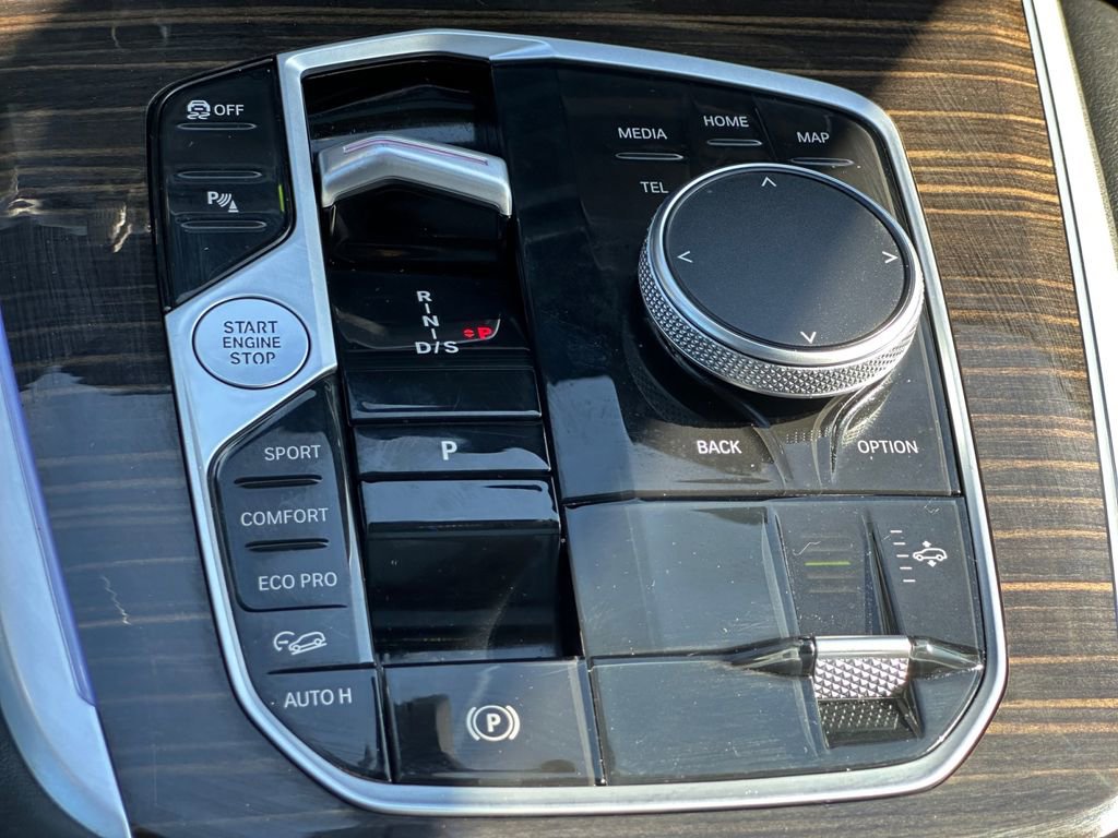 Used 2024 BMW X7 xDrive40i w/ Premium Package image 18