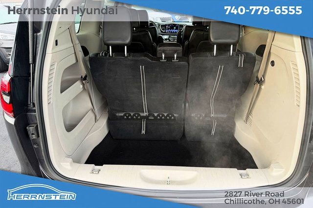 Used 2023 Chrysler Pacifica Touring-L image 23