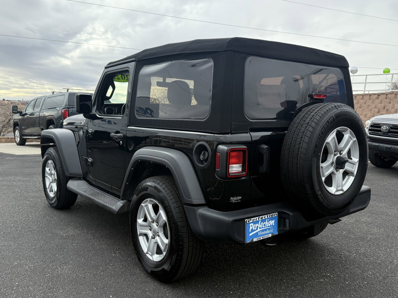 Used 2023 Jeep Wrangler Sport S image 7