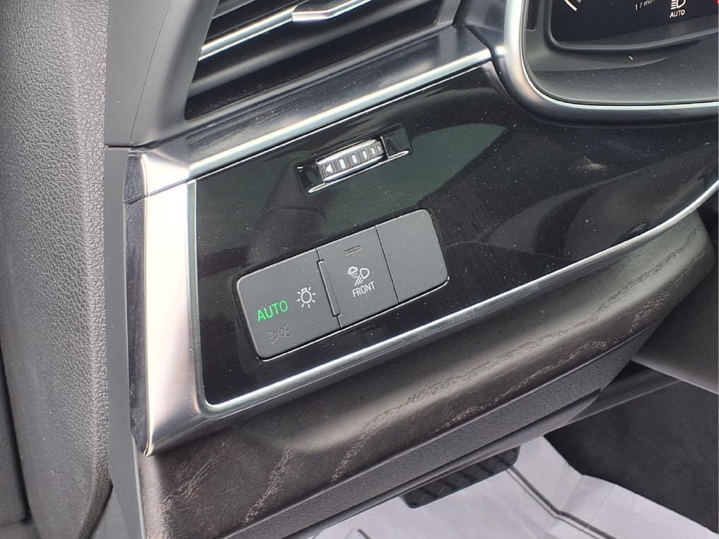 Used 2023 Audi Q8 Premium w/ Convenience Package AWD/4WD image 10
