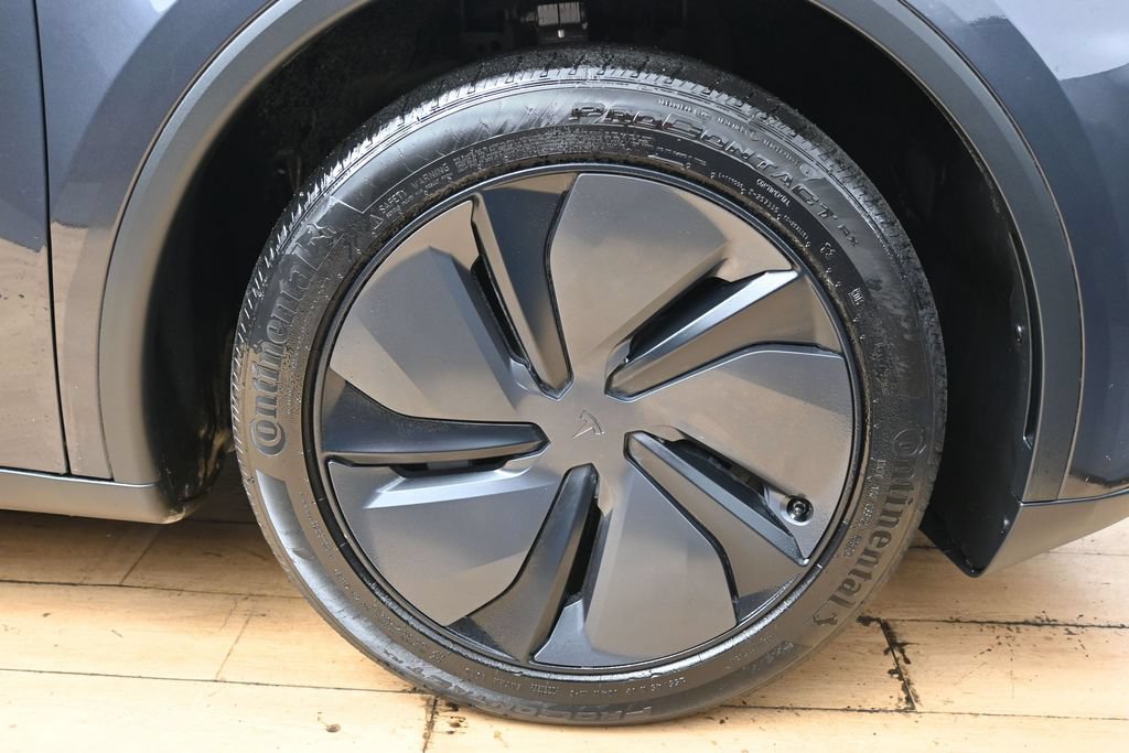 Used 2026 Tesla Model Y Long Range RWD image 13