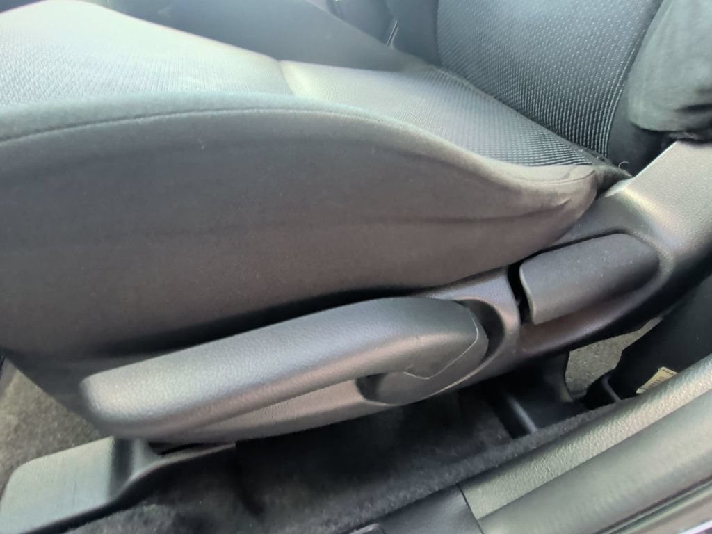 Used 2011 MAZDA MAZDA3 i Touring FWD image 13