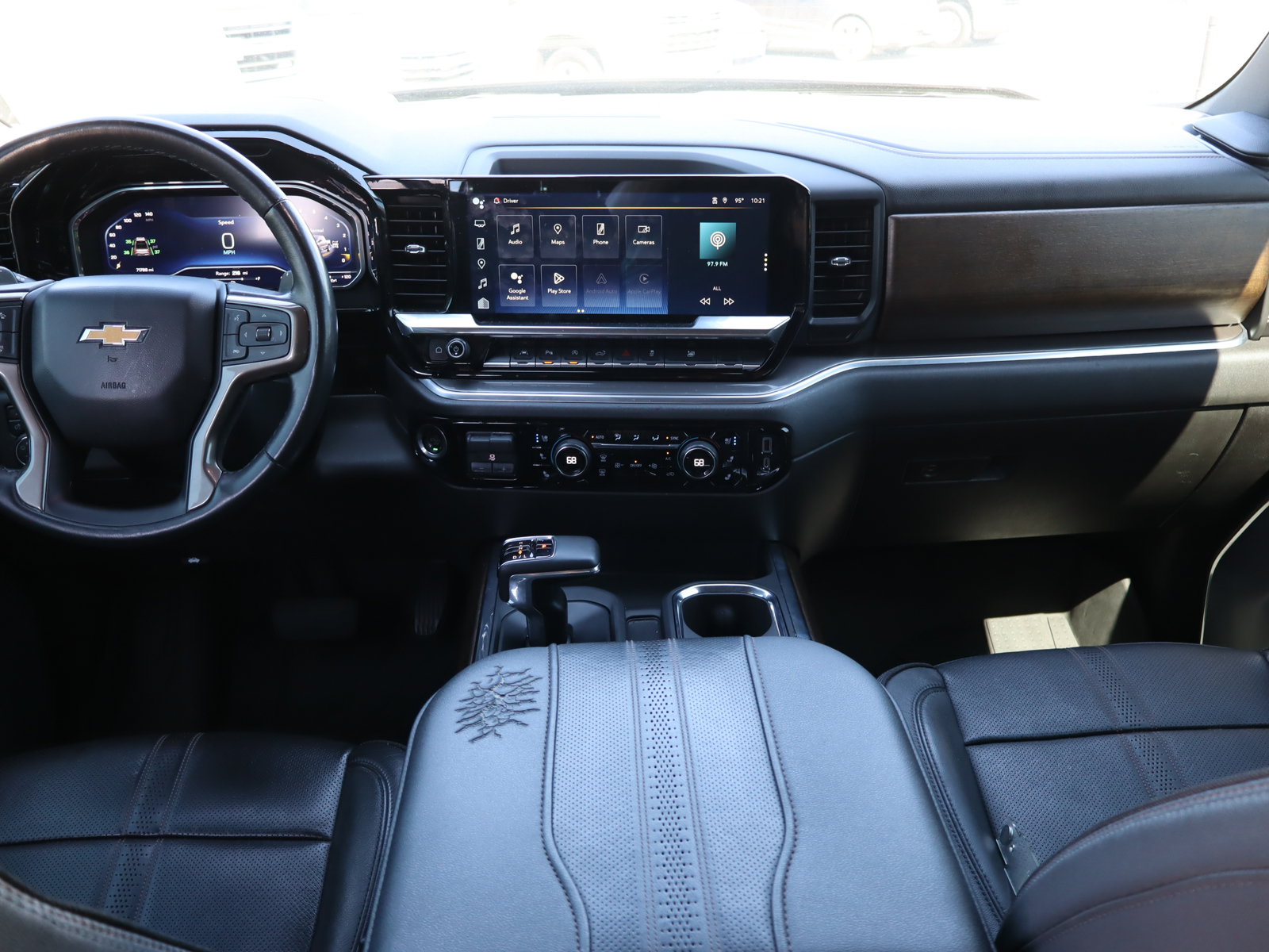 Used 2023 Chevrolet Silverado 1500 High Country w/ Technology Package AWD/4WD image 17