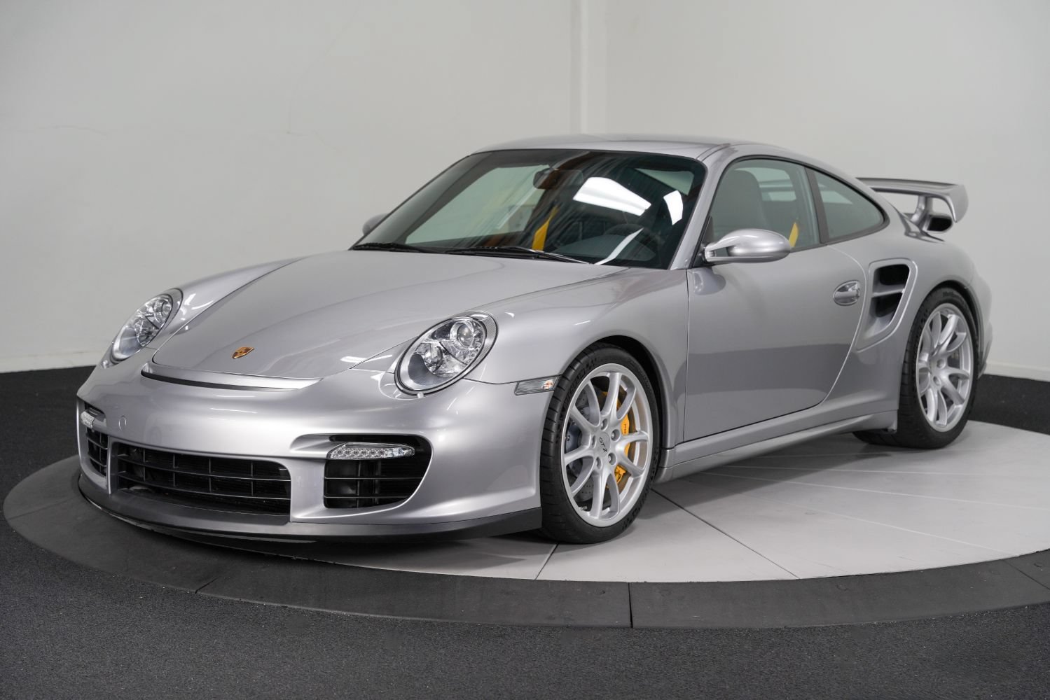 Used 2008 Porsche 911 GT2 RWD image 5
