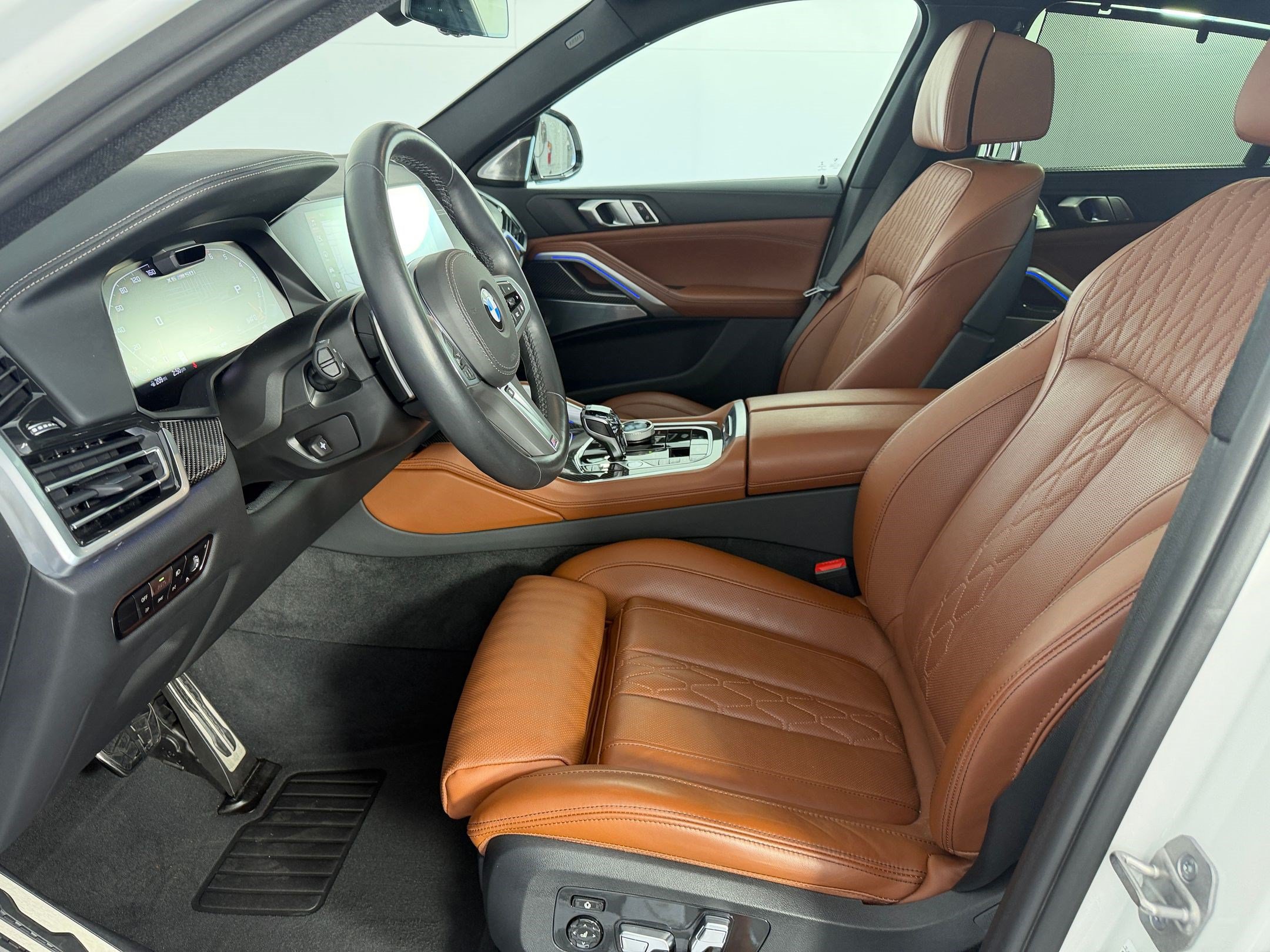 Certified 2023 BMW X6 M50i w/ Executive Package AWD/4WD image 5