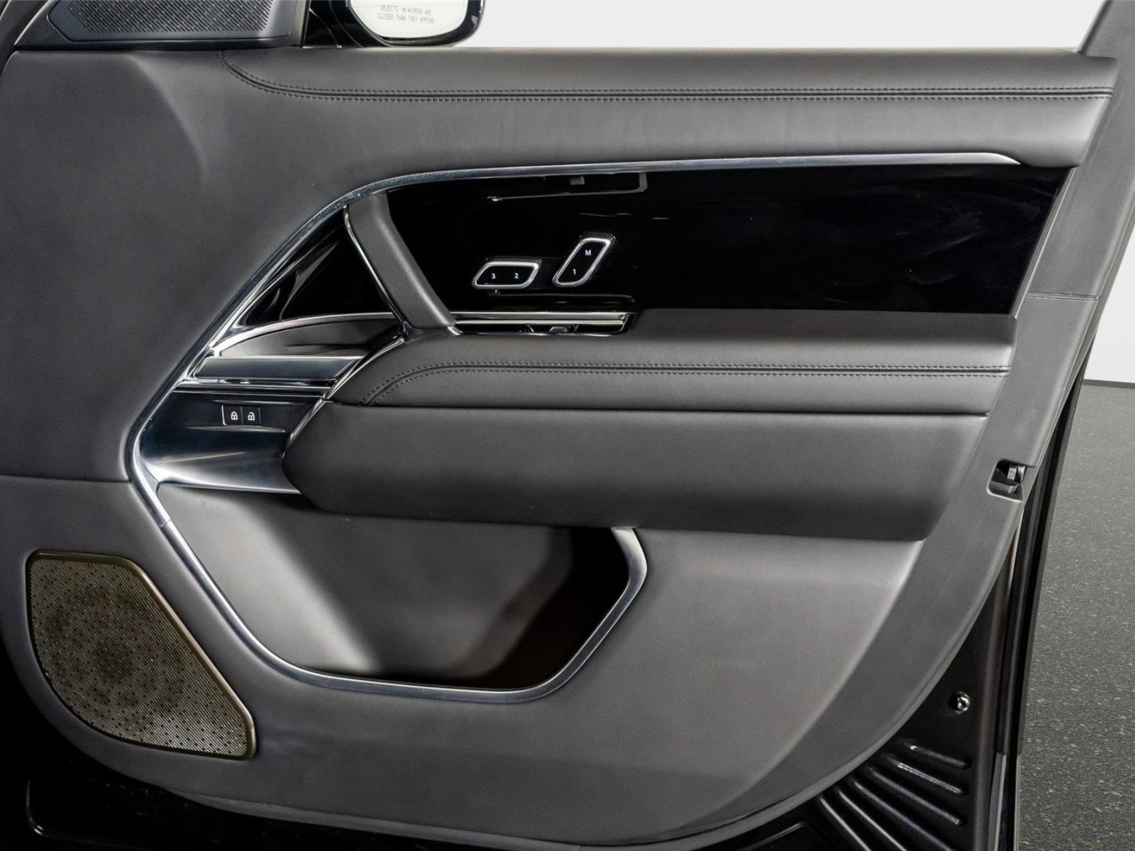 Used 2024 Land Rover Range Rover Long Wheelbase Autobiography image 45