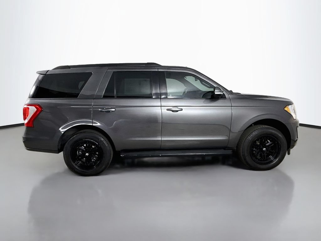 Used 2018 Ford Expedition XLT w/ Equipment Group 202A AWD/4WD image 9