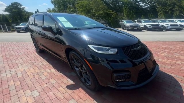 Used 2025 Chrysler Pacifica Limited FWD image 5