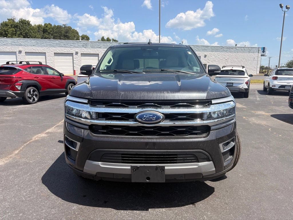 Used 2024 Ford Expedition Limited AWD/4WD image 2