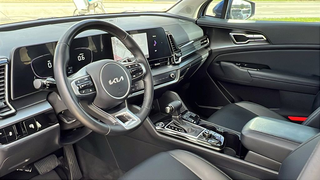 Used 2023 Kia Sportage EX image 2