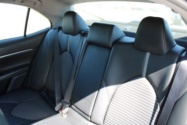 Used 2020 Toyota Camry SE w/ Carpet Mat Package image 16