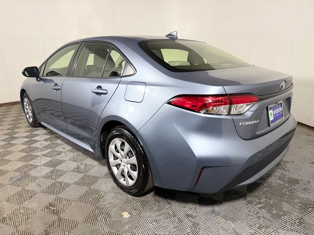 Used 2022 Toyota Corolla LE FWD image 4