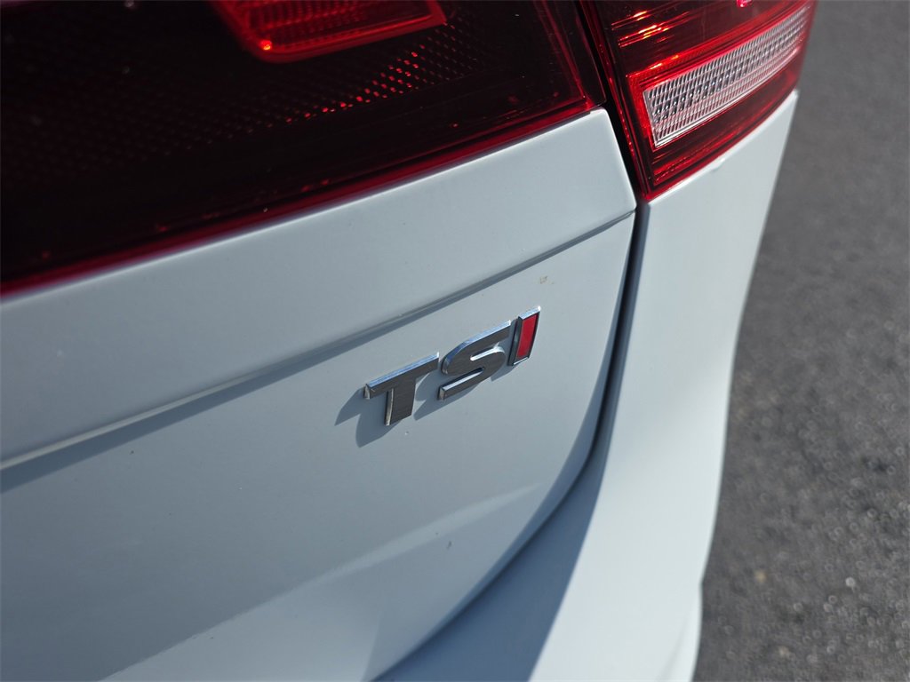 Used 2018 Volkswagen Tiguan SE w/ Panoramic Sunroof Package image 6