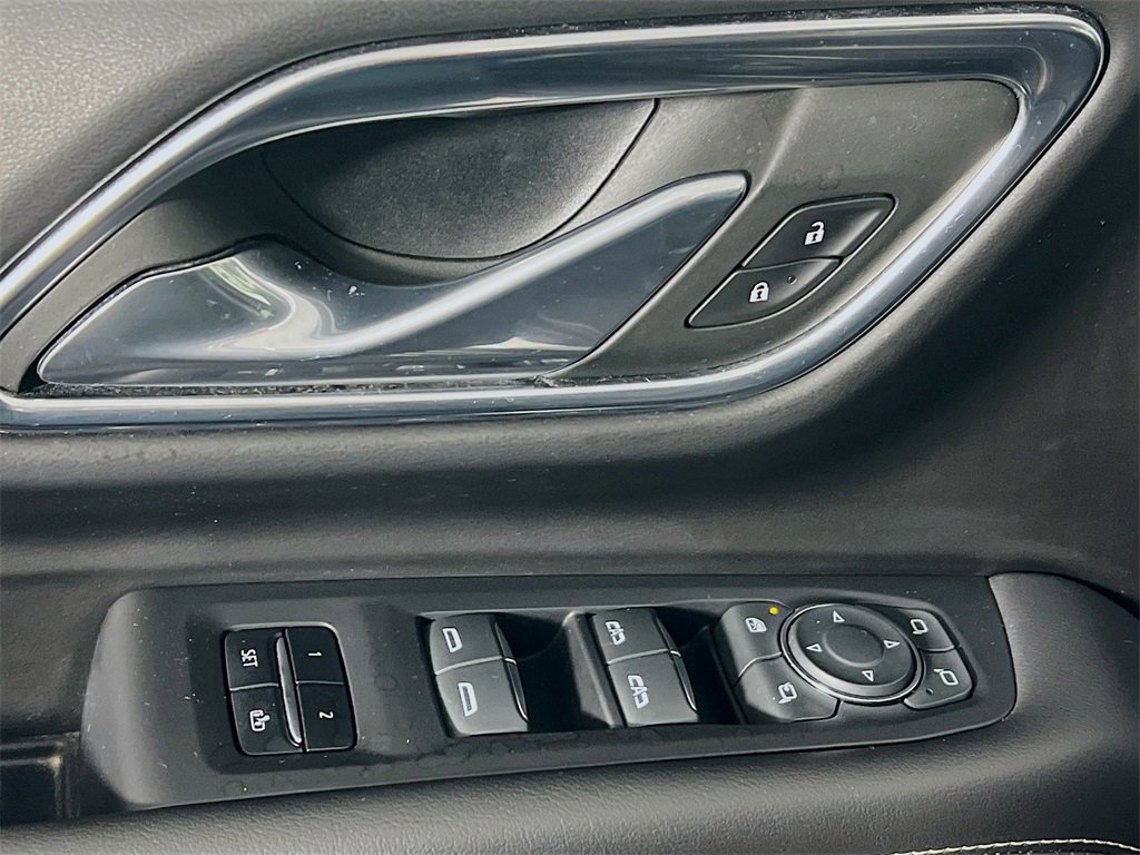 Used 2023 Chevrolet Suburban Premier image 16