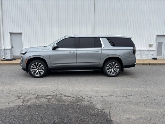 Certified 2025 Chevrolet Suburban High Country image 10