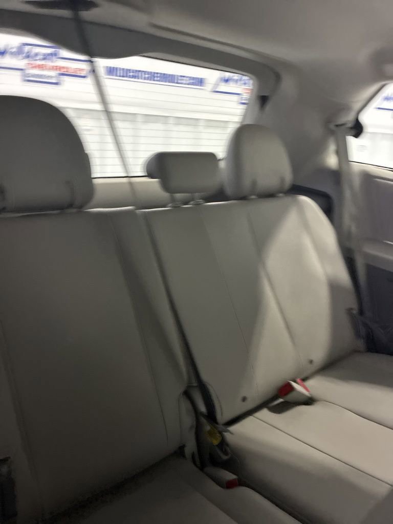 Used 2011 Toyota Sienna XLE image 32