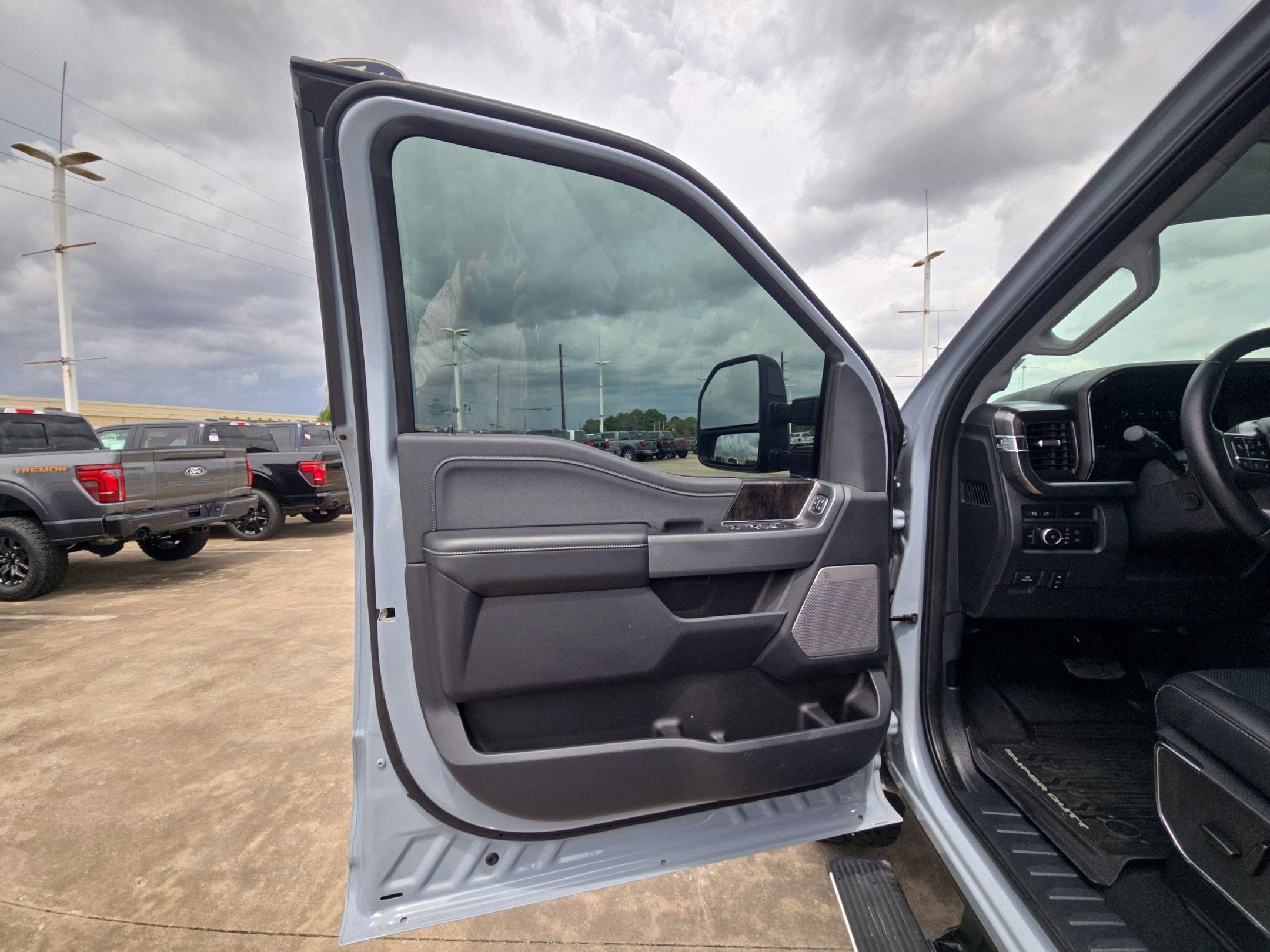 Used 2024 Ford F250 Lariat w/ Lariat Ultimate Package AWD/4WD image 14