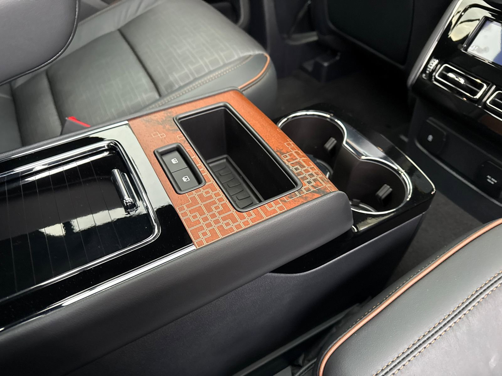 New 2025 Lincoln Aviator Black Label image 13