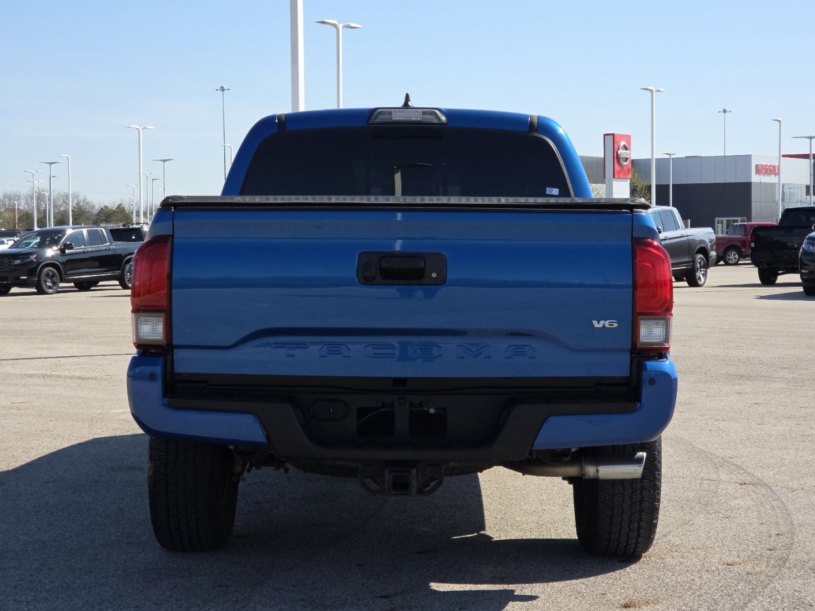 Used 2018 Toyota Tacoma TRD Off-Road w/ Technology Package image 16