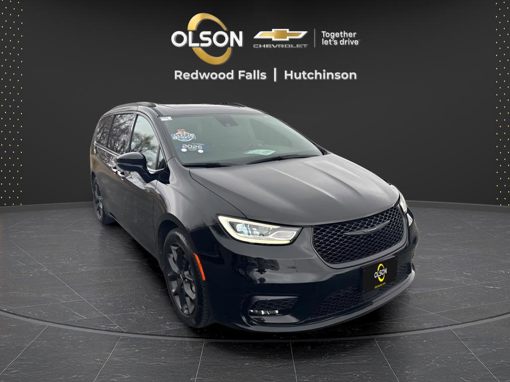 Used 2025 Chrysler Pacifica Limited image 7