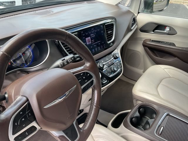 Used 2019 Chrysler Pacifica Touring-L Plus w/ Tire & Wheel Group FWD image 25