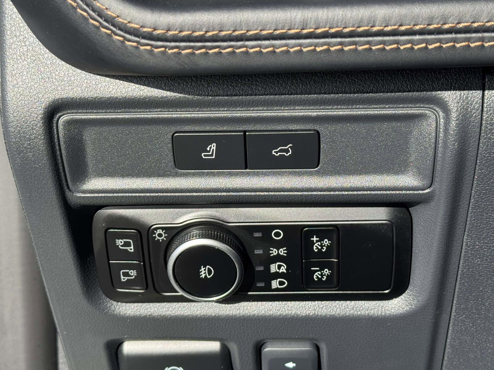 Used 2024 Ford Expedition Platinum image 19