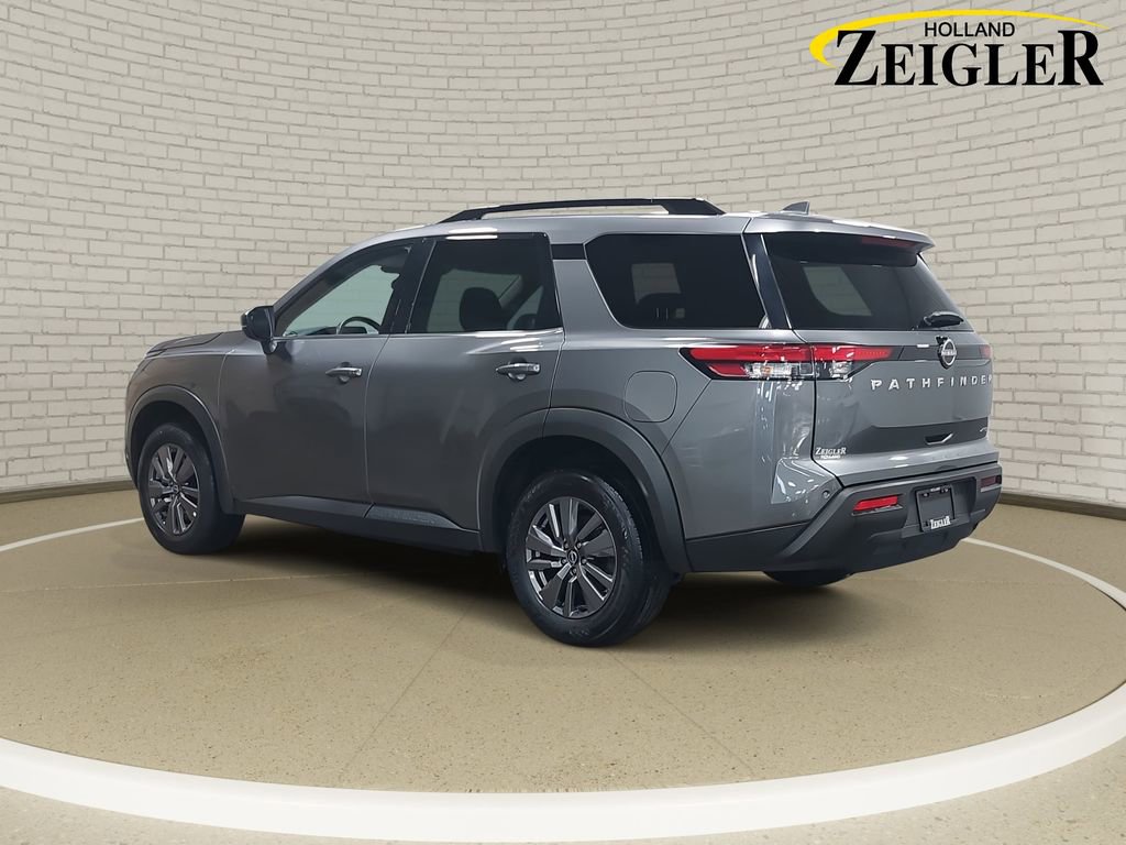 Used 2025 Nissan Pathfinder SV image 7